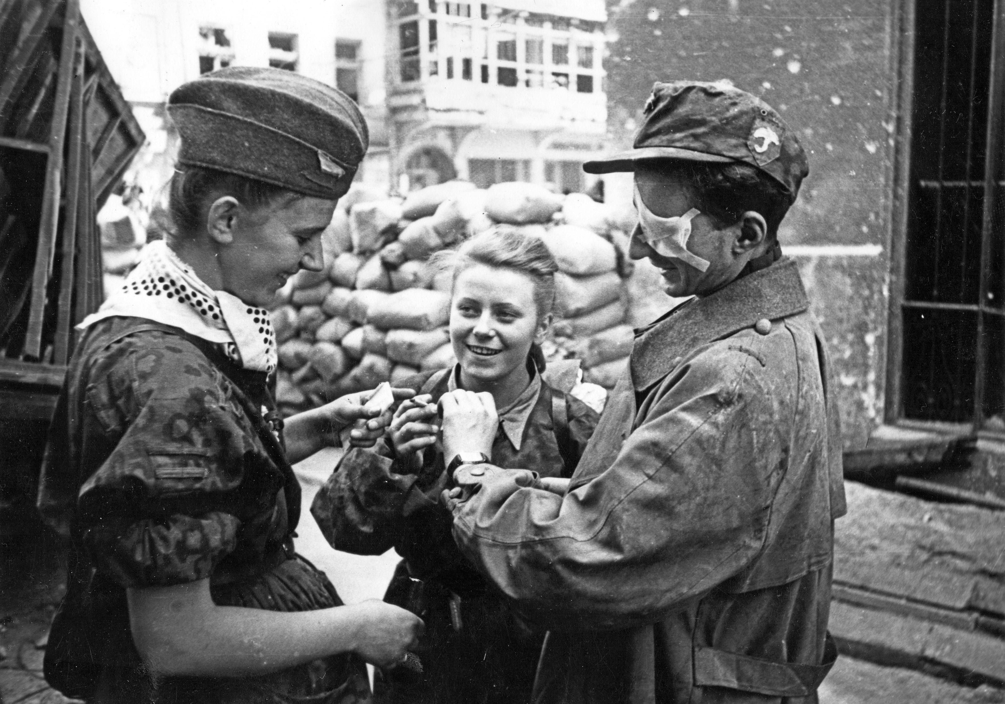 Resistance And Revenge A Fourteen Year Old S Eye Witness Account Of The Warsaw Uprising