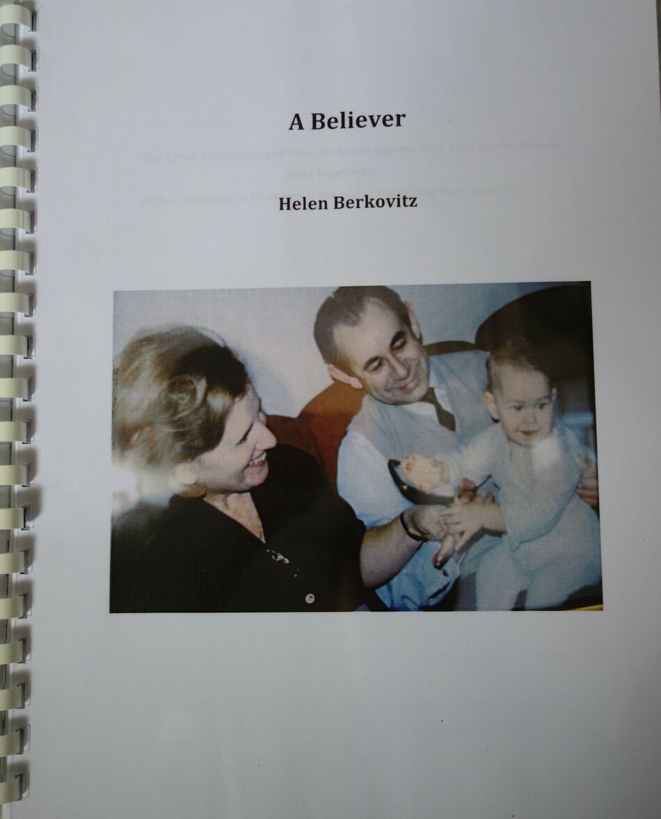 La couverture des mémoires d'Helen Berkovitz.