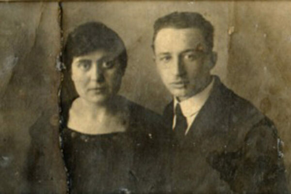 Rose’s parents, Chawa and Szulin. Tuszyn, Poland, date unknown.