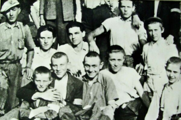 Arnold (second row, far right) with a group of boys before his deportation. Credit: Crestwood Oral History Project.