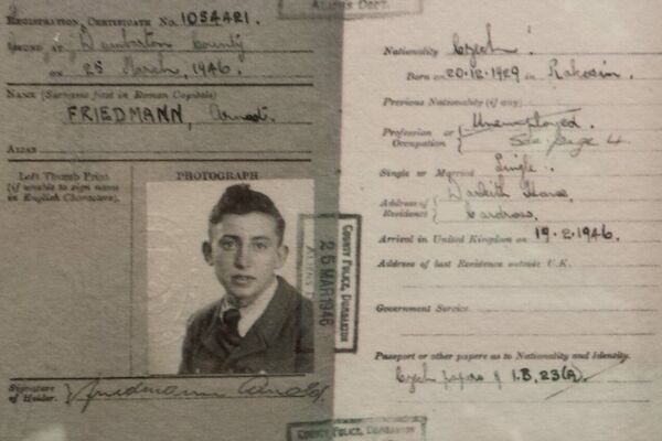 Arnold’s identity document, issued in Britain in 1946. Credit: Crestwood Oral History Project.