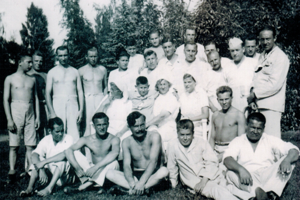 Henry after liberation (back row, sixth from the left) at the hospital in Landskrona, Sweden, 1945.