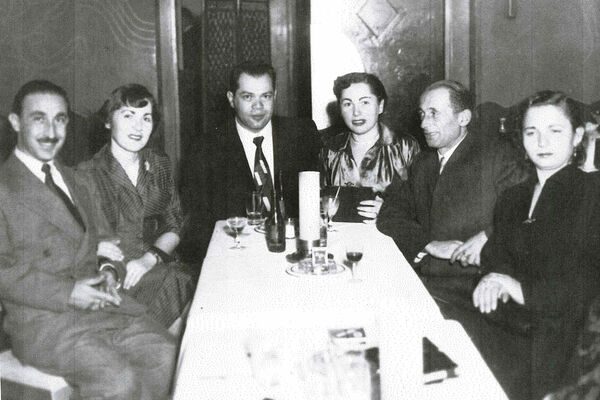 Sophie and her family celebrating her sister Bronia’s arrival in Canada in 1953. From left to right: Norbert, Sophie, Motek, Janet, Bronia’s husband, Aron, and Bronia.