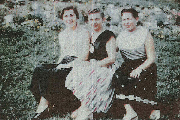Sophie (left) with her sisters Janet (centre) and Bronia (right). Toronto, 1955. 