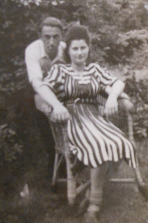 2b crop 1 L 1947 Lampertheim Germany Morris Esther Szpagat awaiting the arrival of a 1st born child copy