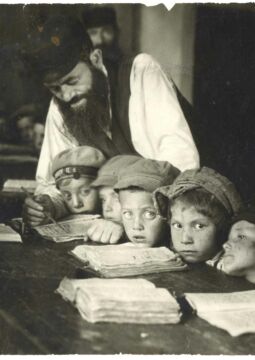 A boys’ cheder in session. The teacher uses a special pointer to teach the Hebrew alphabet.
Lublin, Poland, 1924.
Courtesy of YIVO.