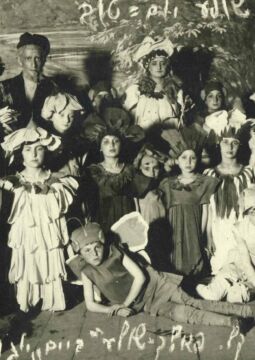 PO 188 1919 children from folkshul in costume for a play