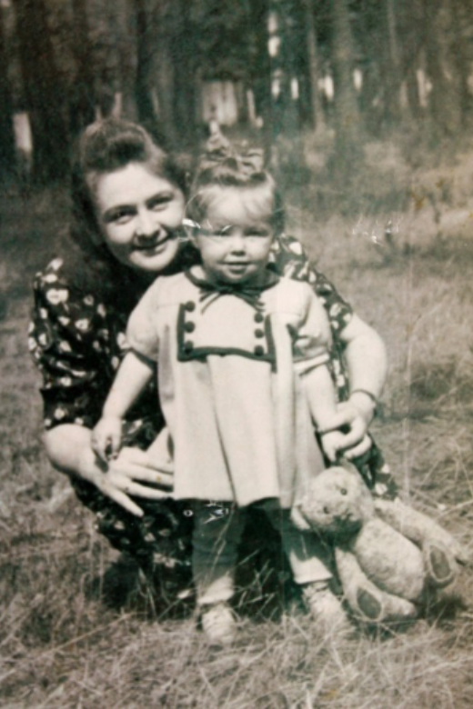 Freda with her daughter, Lily. Lodz, Poland, 1949.