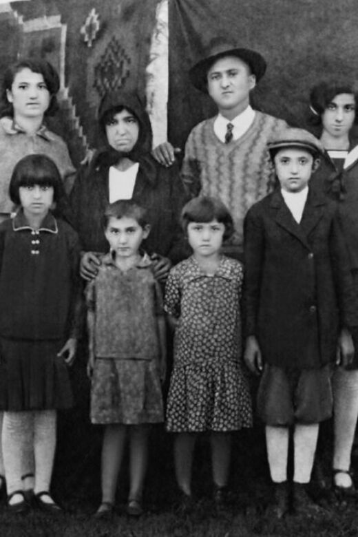 Helen and her family before the war. Back row, left to right: Helen’s sister Esther, her mother, Feige, her brother Simcha and her sister Ruchel. In front, left to right: her sister Brauna (Betty), Helen (Henya), her sister Frieda and her brother Itzik. Remete (Remetea), Romania, circa 1932.