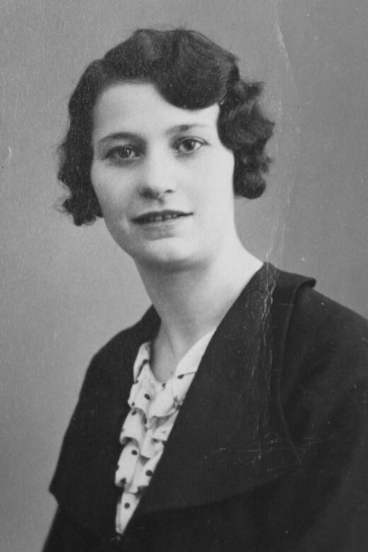 Ann’s mother, Betty Barnas. Berlin, 1936. Courtesy of Crestwood Oral History Project.