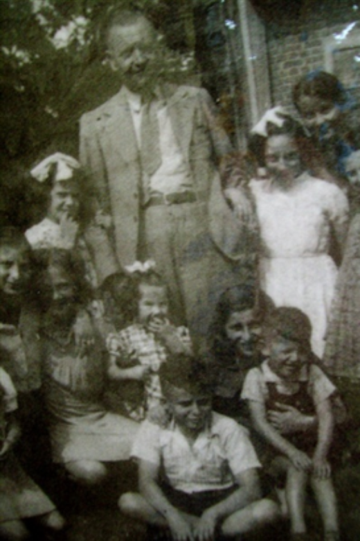 Gershon (front, far right) with other Jewish war orphans at the recuperating centre on the North Sea coast. The Netherlands, circa 1945. Courtesy of Crestwood Oral History Project.